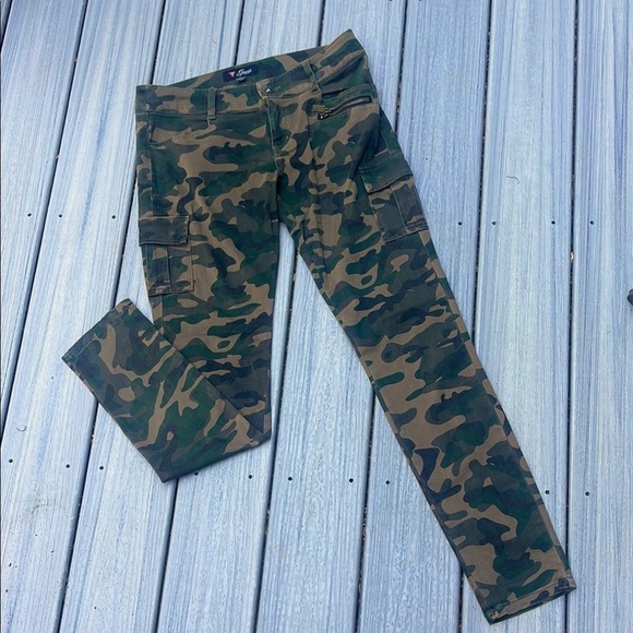 Guess size 28 Mid Rise Green Camouflage Skinny Jeans - Picture 1 of 9